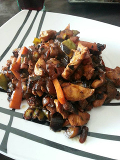Una foto de Wok de pollo a la mostaza