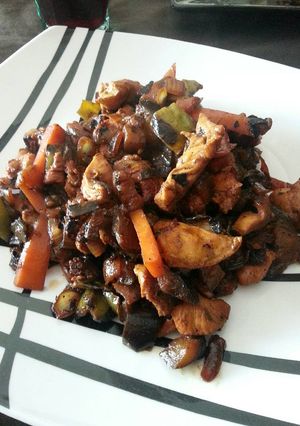 Una foto de Wok de pollo a la mostaza