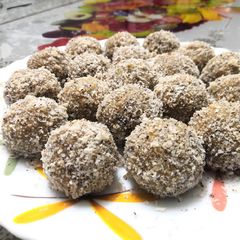 Caramelized Nariyal Ladoo A picture of Caramelized Nariyal Ladoo.