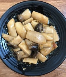 thịt gà kho nấm đùi gà