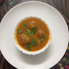 A picture of Soya balls with tangy gravy.