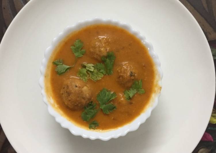 Soya balls with tangy gravy