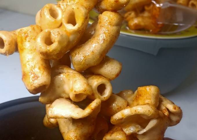 Kerupuk makaroni pedas manis