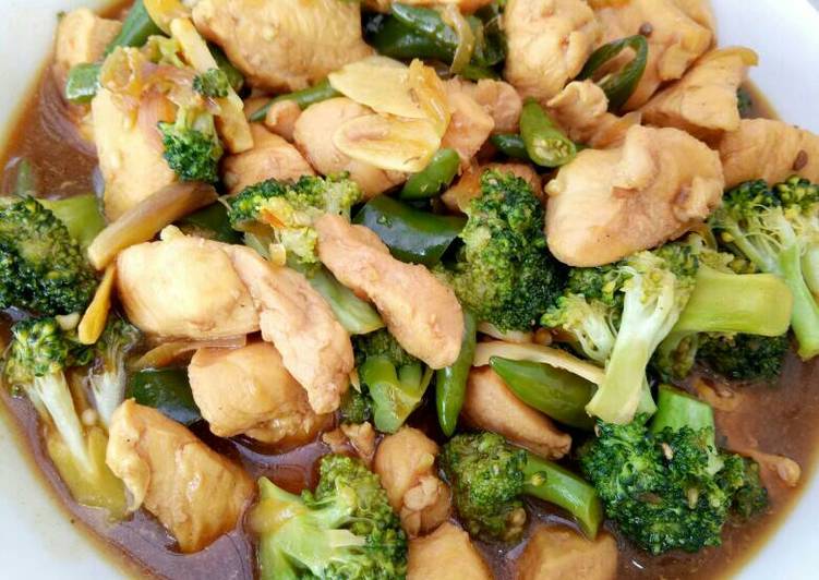Langkah memasak Ayam brokoli cabe hijau Lezat