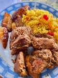 Arroz con vegetales y carne al caldero