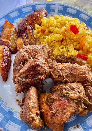 Una foto de Arroz con vegetales y carne al caldero