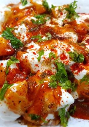 A picture of Dahi Bhalla.