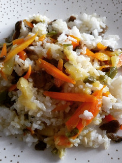 Una foto de Arroz con verduras y setas