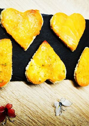 Une photo de Toast saint valentin au saumon
