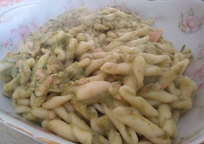 Modo semplice a Fai  Ultimate Pasta fresca con salmone e asparagi