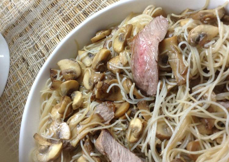 Recipe of Quick Blushing beef slices and mushrooms in rice noodles