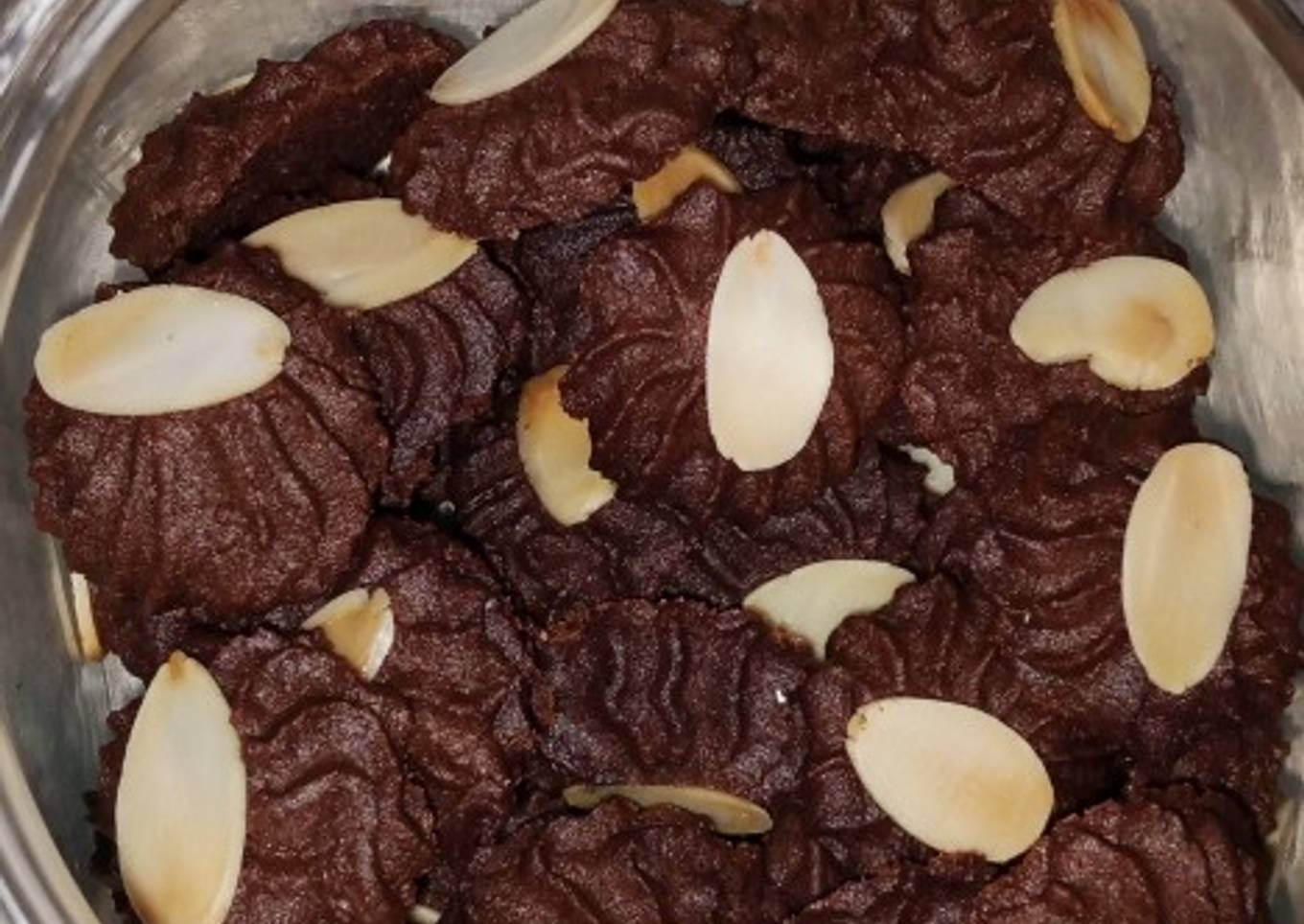 Cara Gampang Menyiapkan Choco Almond Cookies, Bisa Manjain Lidah