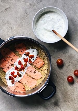 Una foto de Quinoa con salmón en olla rápida. Come sano