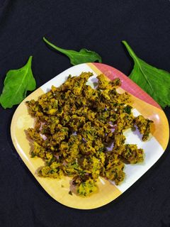 પાલક ના ભજીયાં (Palak Pakoda Recipe In Gujarati) રેસીપી મુખ્ય ફોટો