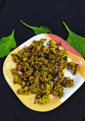 પાલક ના ભજીયાં (Palak Pakoda Recipe In Gujarati) રેસીપી મુખ્ય ફોટો