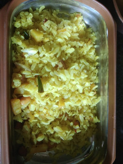 पोहा (poha recipe in Hindi) रेसिपी मुख्य फोटो