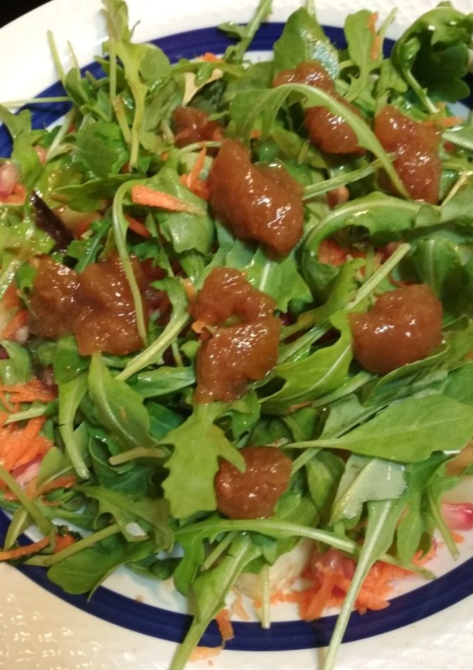 Una foto de Ensalada de Rúcula con higos en almíbar