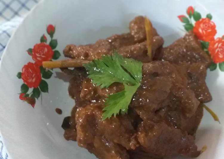 Langkah Mudah untuk Membuat Rendang Daging Sapi (Bumbu Seadanya) yang Enak