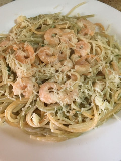 Una foto de Tallarines con salsa de camarones