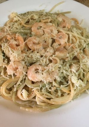 Una foto de Tallarines con salsa de camarones