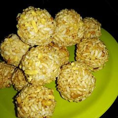 A picture of Mur Mur ladoo.