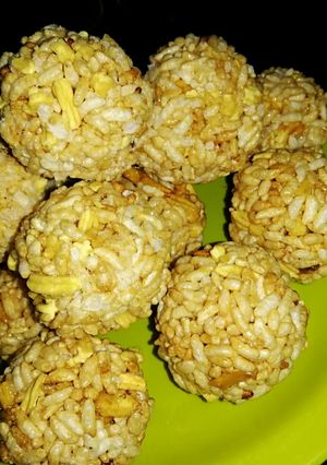 A picture of Mur Mur ladoo.