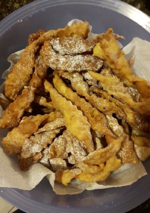 A picture of Crostoli.