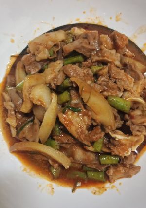 รูปของ ผัดพริกแกงลิ้นหมู