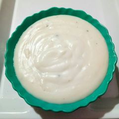 A picture of White pasta sauce.