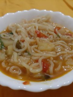 वेजिटेबल मैगी (vegetable maggi recipe in Hindi) रेसिपी मुख्य फोटो
