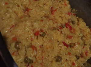 Una foto de Arroz con pollo amarillo 🤤