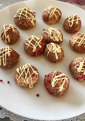 A picture of Cheesecake Keto Balls.