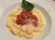 Una foto de salsa queso gnocchi