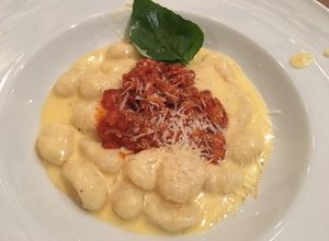 Una foto de Gnocchi con salsa de 4 quesos y Ragú de chorizo