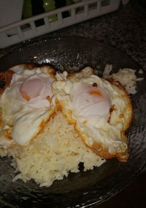 Una foto de Arroz con huevo frito