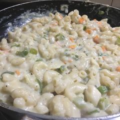 A picture of Cheesy veggi macroni.