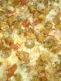 A picture of Chicken tikka pizza.