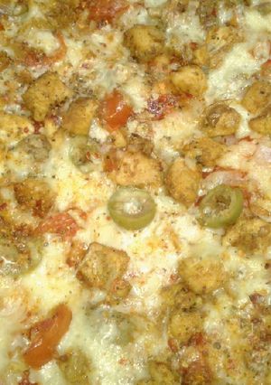 A picture of Chicken tikka pizza.