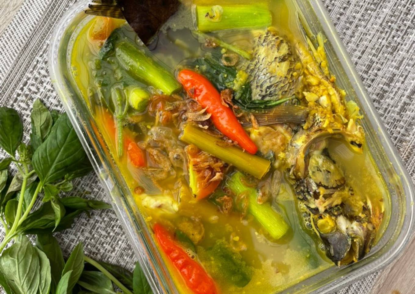 Sop kuning ikan nila (kemangi)