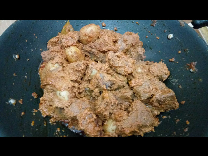 Resep: Rendang Daging Sapi dengan kentang kecil pakai bumbu instan Sederhana Dan Enak