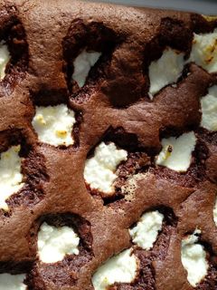 Csokis piskóta édes túróval recept fotója