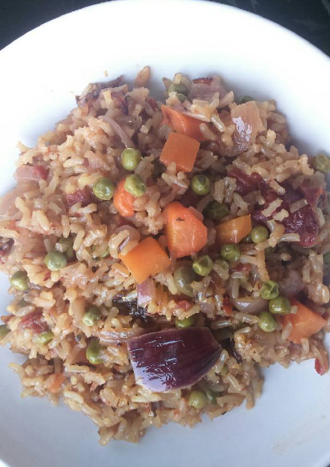 Una foto de Arroz integral con verduras