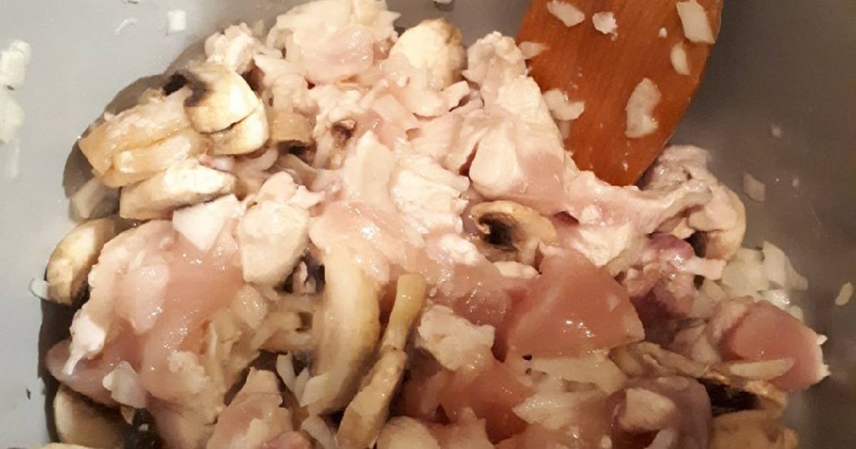 Грибы с куриным филе в сметане. Грибы с куриным филе в сметане