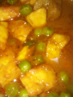 A picture of Matar paneer.