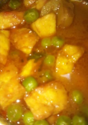 A picture of Matar paneer.