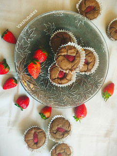 A picture of Strawberry Choco Muffins.