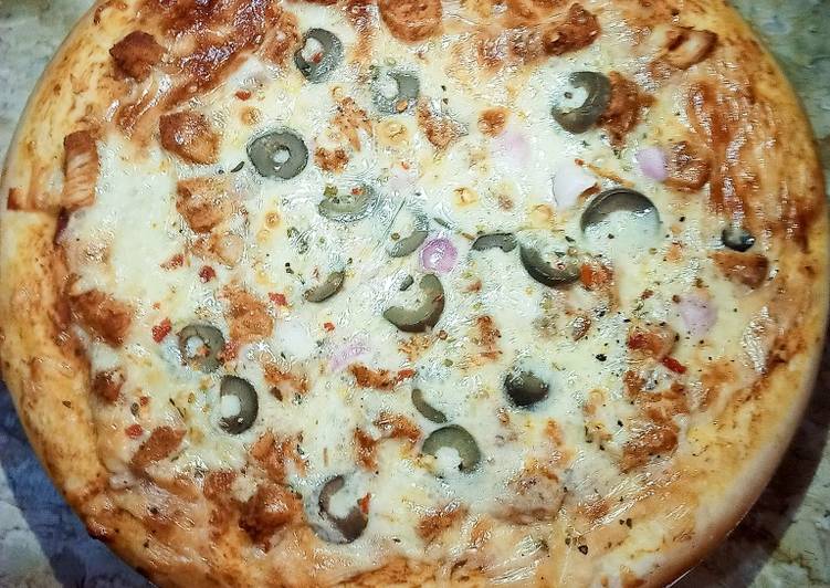 Recipe of Quick Chicken Tikka pizza