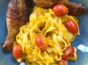 Une photo de tagliatelle poulet