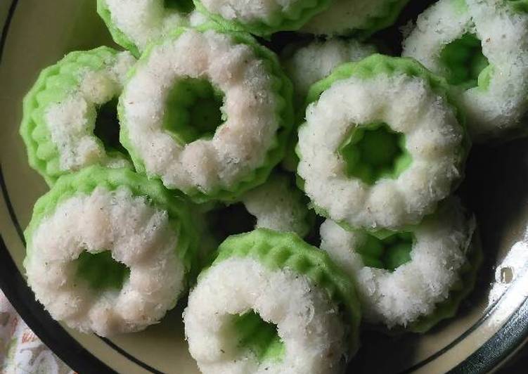 Cara Membuat Kue Putu Ayu Jumbo 1 Telur / Resep Putu Ayu Jumbo 1 Telur