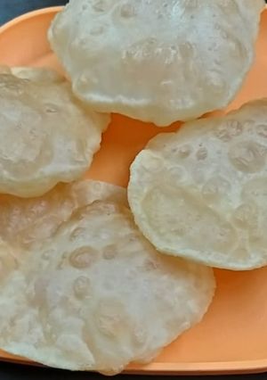 লূচি (Luchi recipe in Bengali) রেসিপির প্রধান ছবি